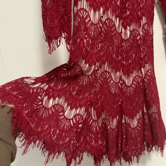 Red lace dress - Picture 7 of 9